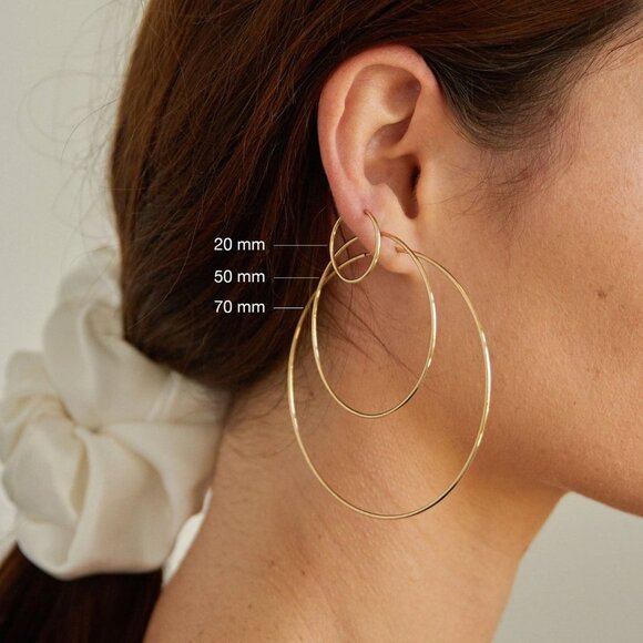 LARGE  CLASSIC GOLD HOOPS - Picture 5 of 5